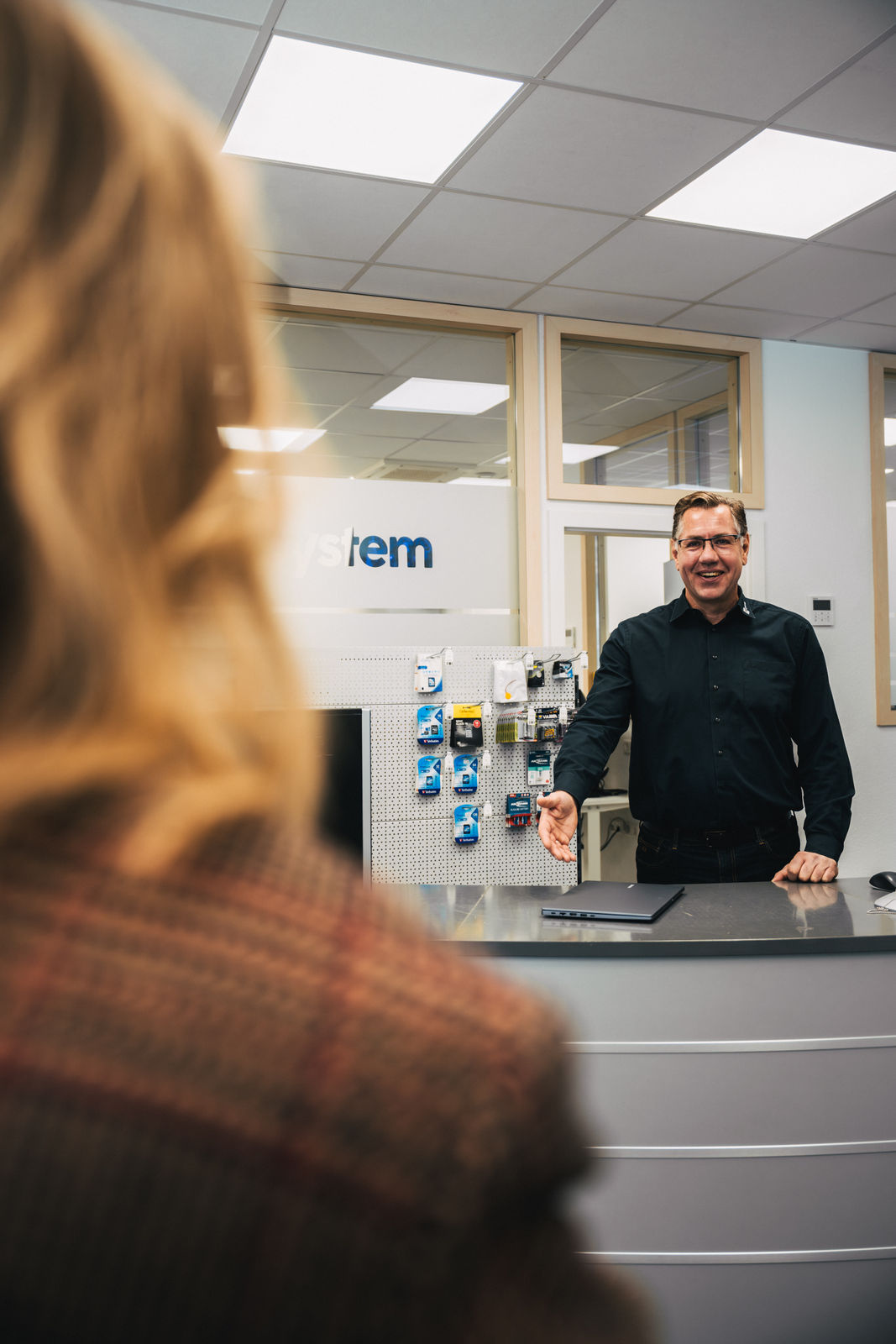 Technischer Arbeitsalltag rund um Sicherheit und Schutzmassnahmen bei hcsystem.