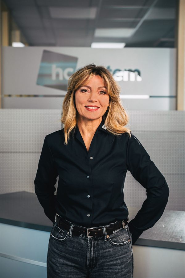 Elina Leicht, Sachbearbeiterin